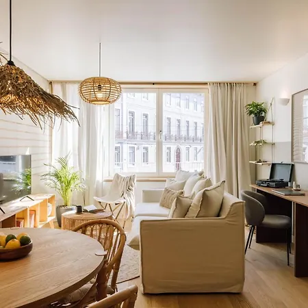Lägenhet Saleh - 2 Bedrooms, Pool, Gym, Terrace In Santos Lisboa