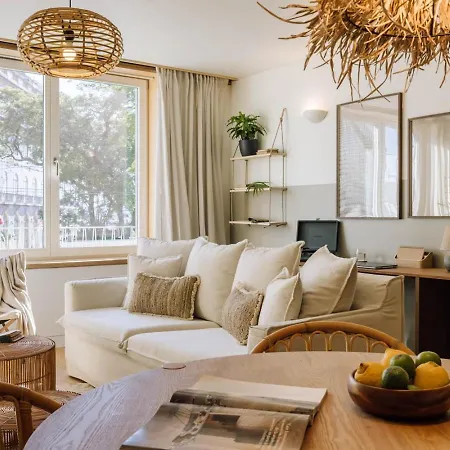 Saleh - 2 Bedrooms, Pool, Gym, Terrace In Santos * Lisboa